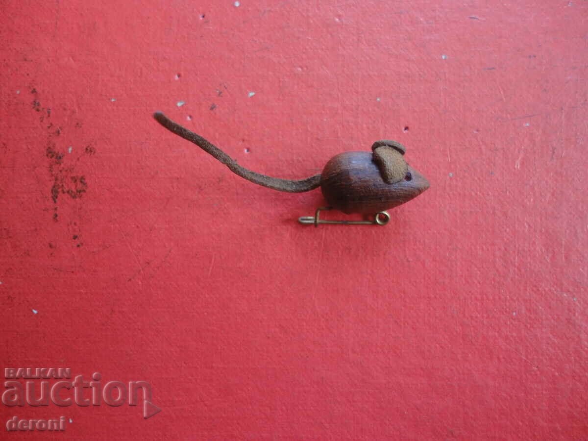 Delivery of Antique wooden michelle brooch Delivery of Antique wooden michelle brooch