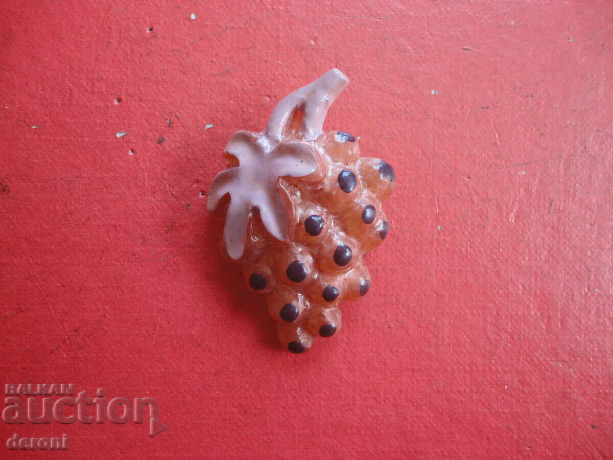 Livrarea Broșă vintage din bachelită 83 Livrarea Broșă vintage din bachelită 83