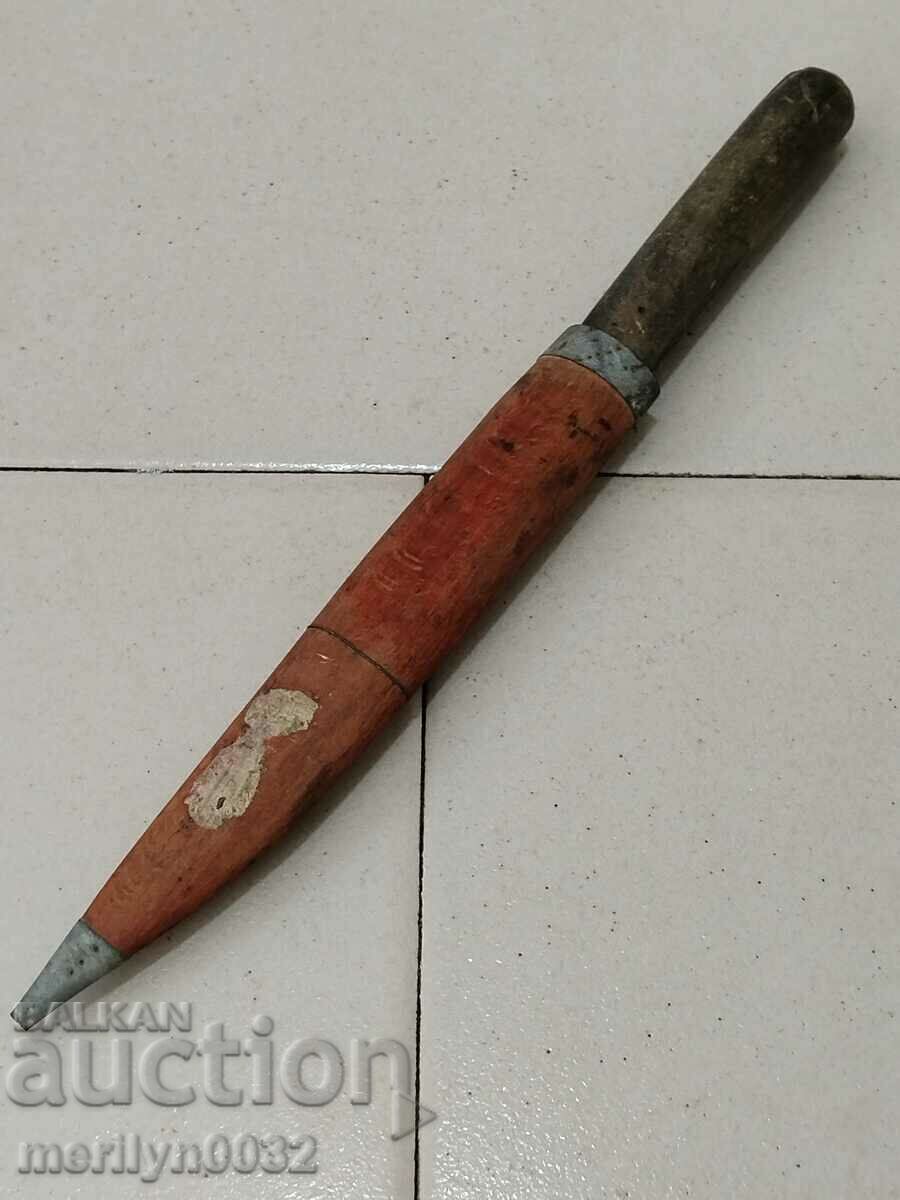 Delivery of An old butcher's knife can be carved from buffalo horn karakulak Delivery of An old butcher's knife can be carved from buffalo horn karakulak