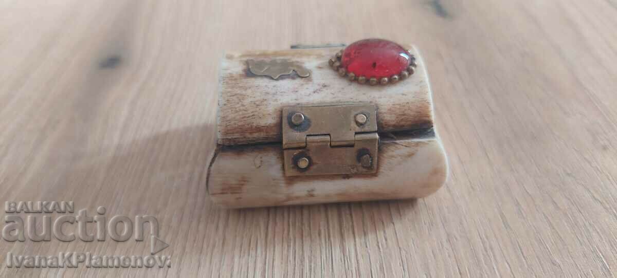 Livrarea Cutie din alamă forjată în os pentru colecționari Livrarea Cutie din alamă forjată în os pentru colecționari