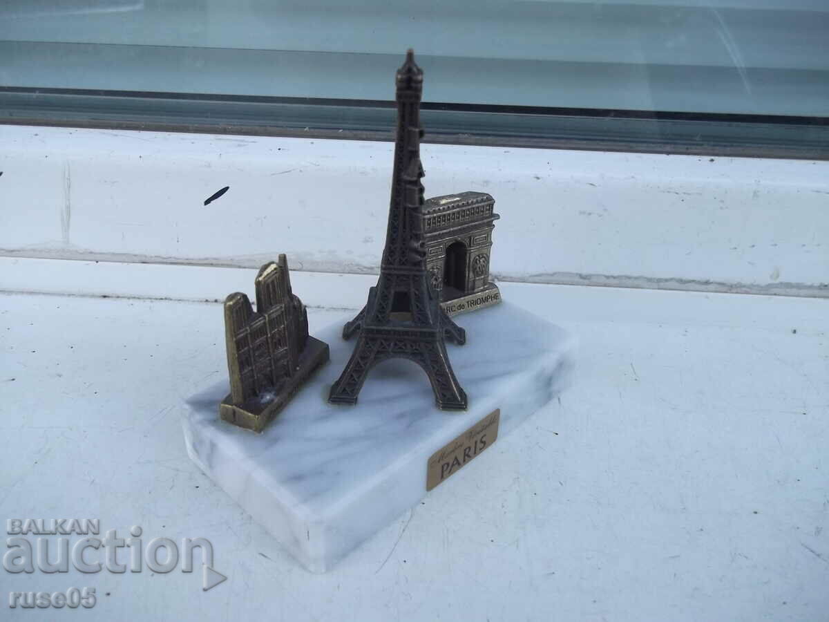 Auction Bronze sculptures on a marble base Auction Bronze sculptures on a marble base