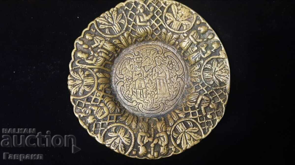 Auction Collectible bronze plate Auction Collectible bronze plate