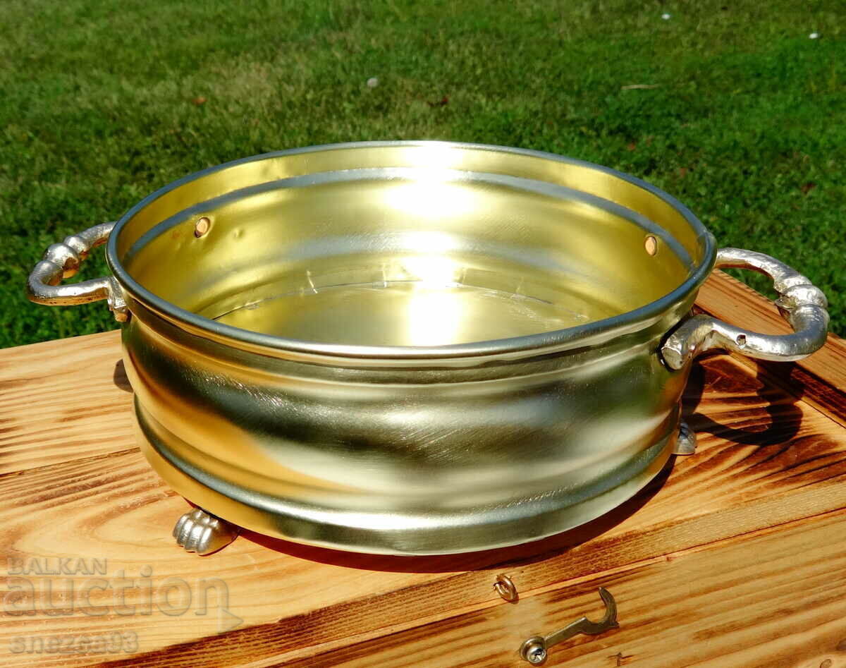 Bronze serving dish, lion's paws, handles with price 26.00 BGN | € 13.29 Bronze serving dish, lion's paws, handles with price 26.00 BGN | € 13.29