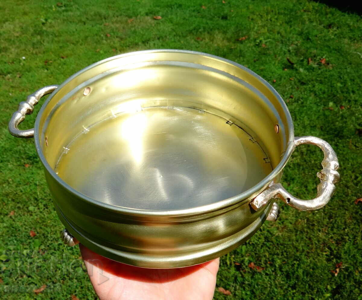 Auction Bronze serving dish, lion's paws, handles Auction Bronze serving dish, lion's paws, handles