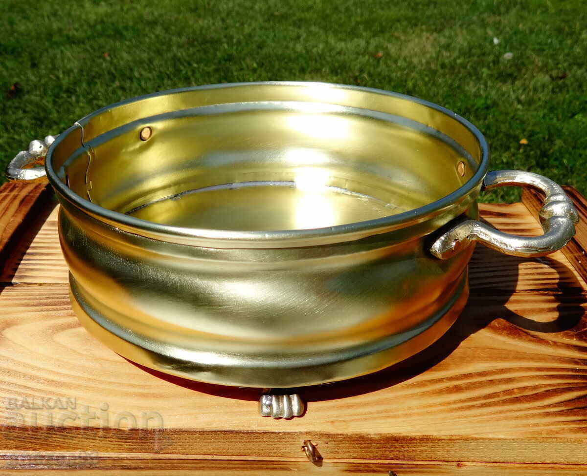 Bronze serving dish, lion's paws, handles Bronze serving dish, lion's paws, handles