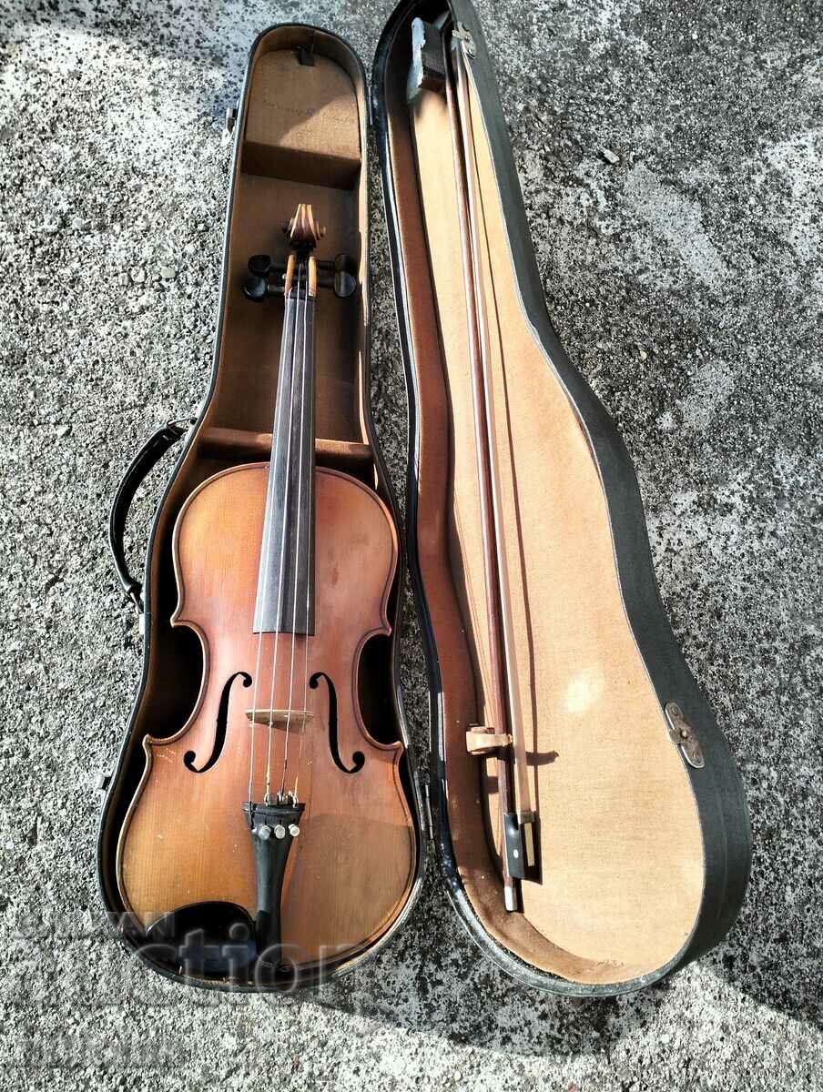 Rare vintage official replica Stradivarius violin