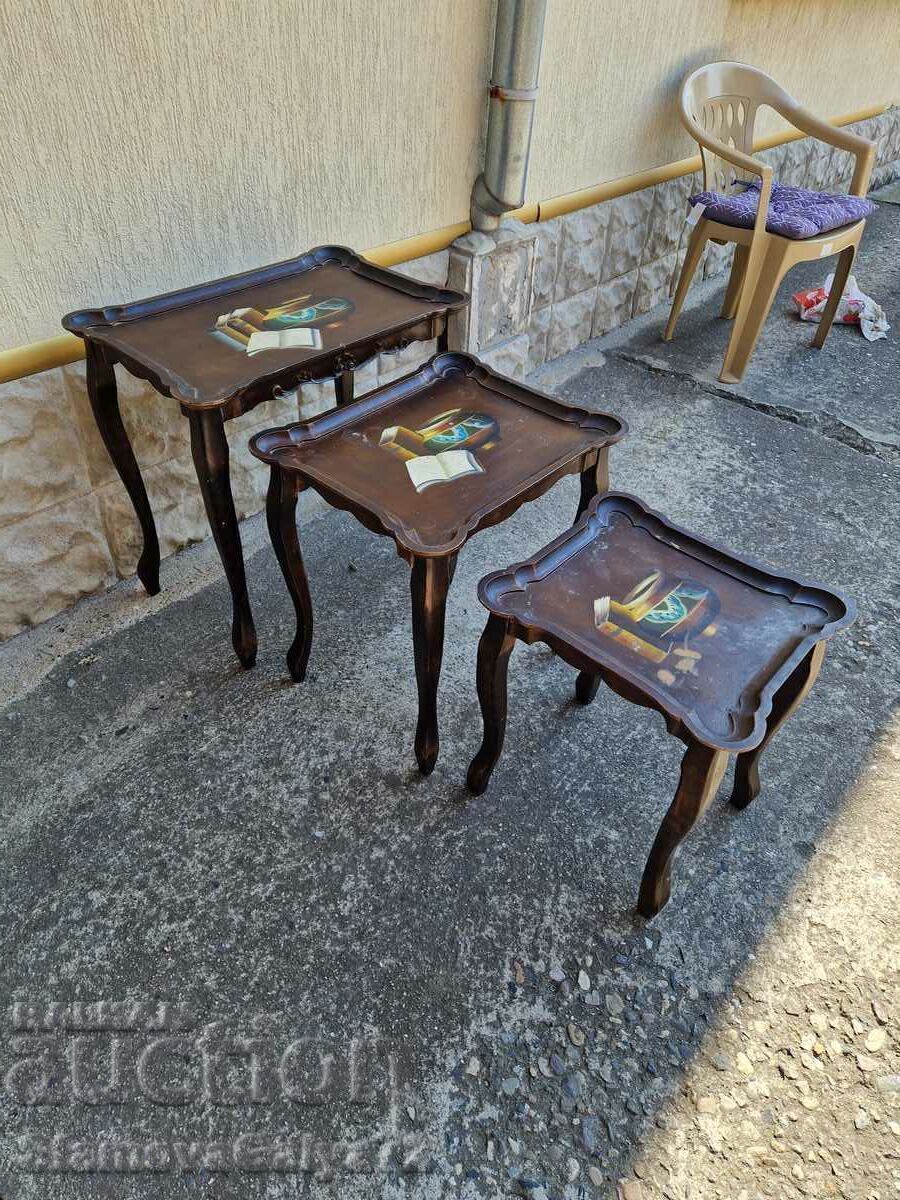 Δημοπρασία Σετ με τρία τραπέζια αντίκες