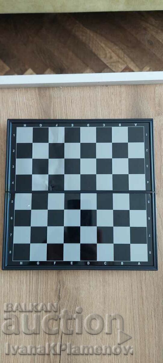 Magnetic chess with price 18.00 BGN | € 9.20