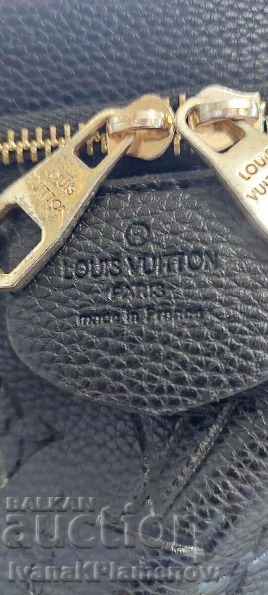 Чантичка дамска отлична с цена 20.00 лв. | € 10.23 Чантичка дамска отлична с цена 20.00 лв. | € 10.23