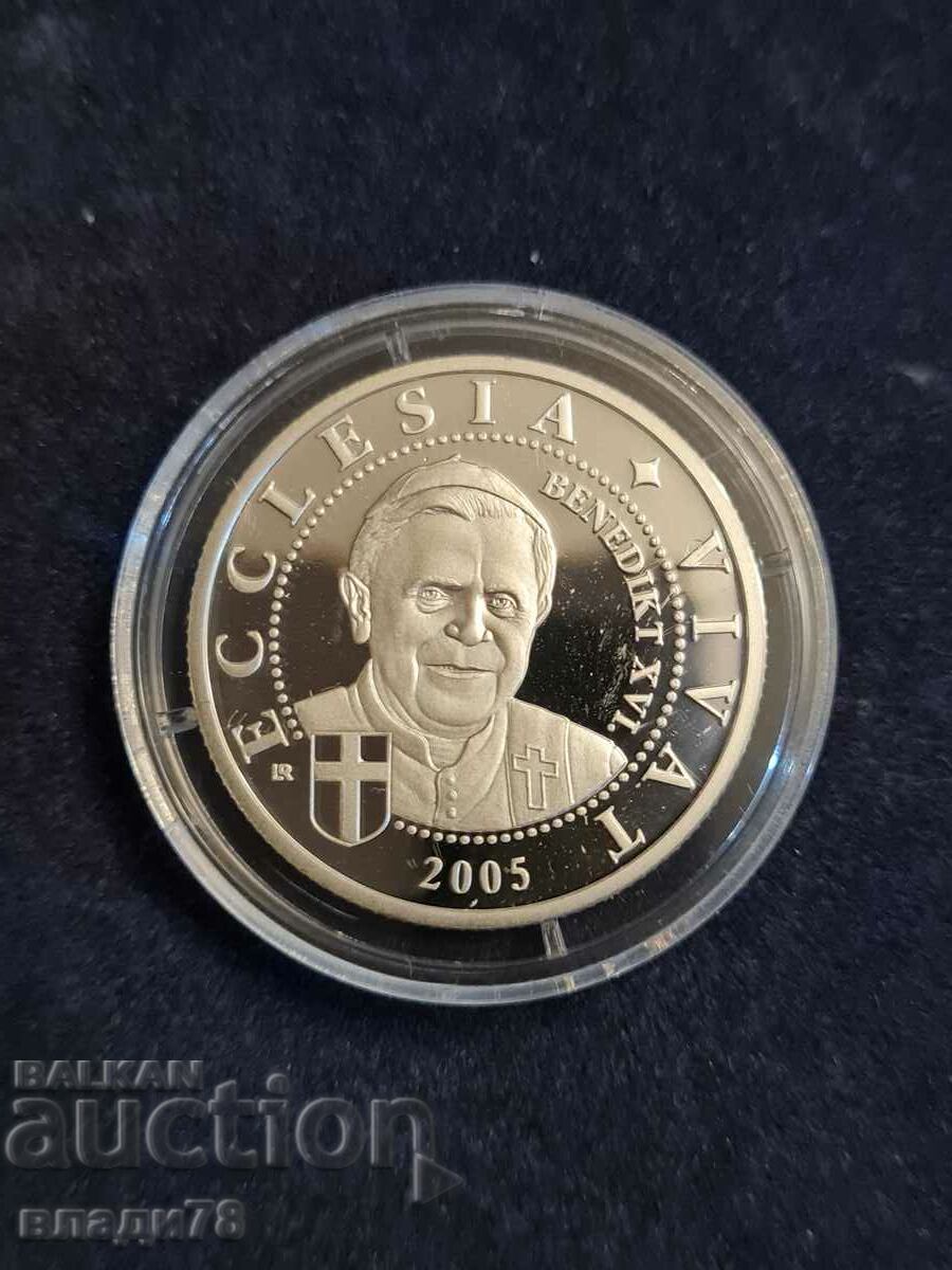 2000 Shilling Silver Coin 2005