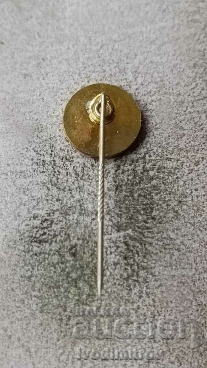 Sportklub DINAMO Hoppegarten badge with price 3.85 BGN | € 1.97 Sportklub DINAMO Hoppegarten badge with price 3.85 BGN | € 1.97