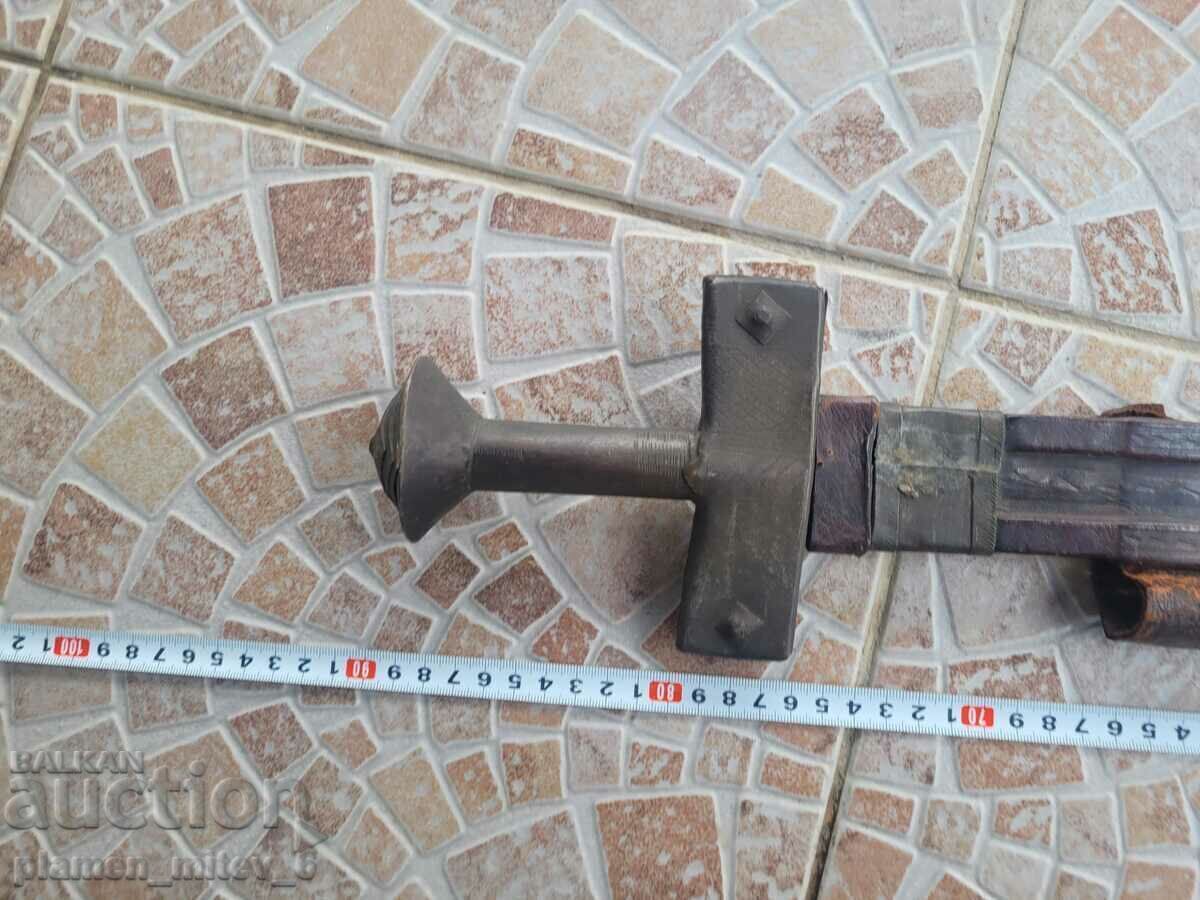 Auction  Saber, broadsword, knife, sword, tulvar