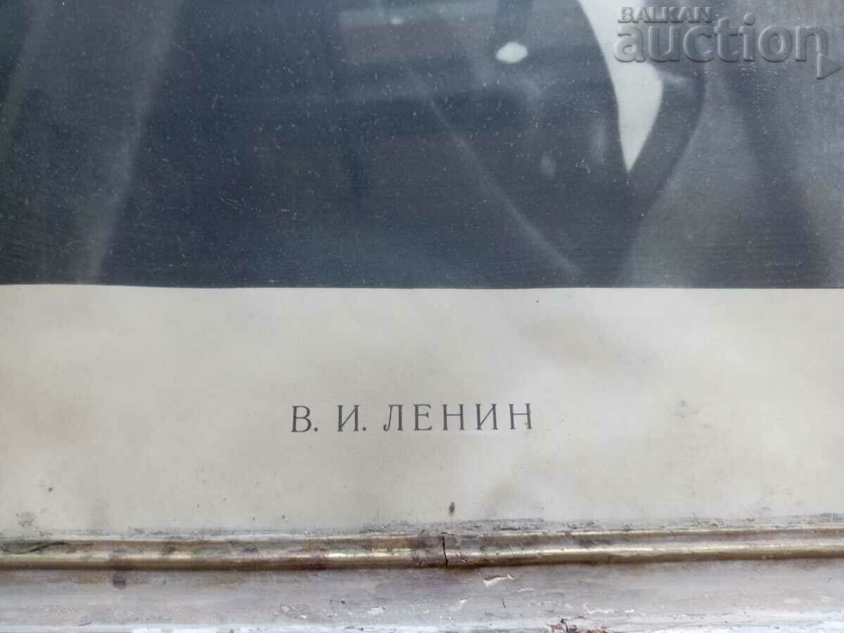 Delivery of Social photo in a frame with glass portrait of Vladimir Ilyich Lenin Delivery of Social photo in a frame with glass portrait of Vladimir Ilyich Lenin