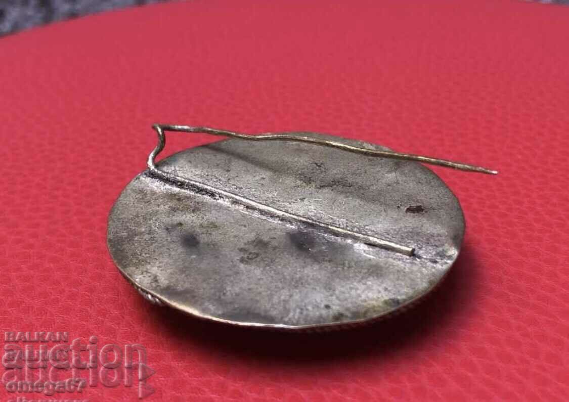 Auction Silver brooch with carnelian Auction Silver brooch with carnelian