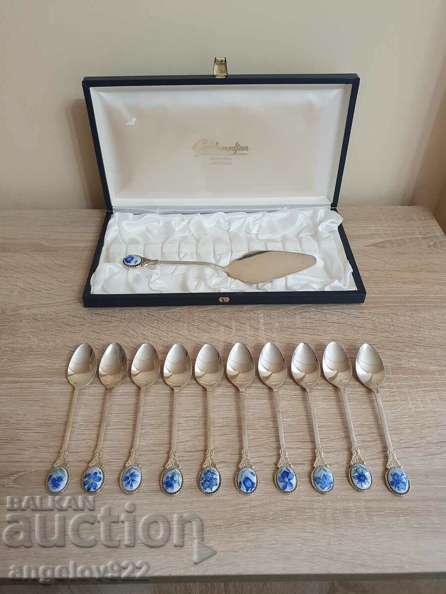 Beautiful porcelain cake spoons and spatula!