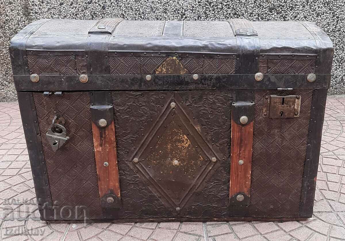 Old wooden small chest with copper fittings