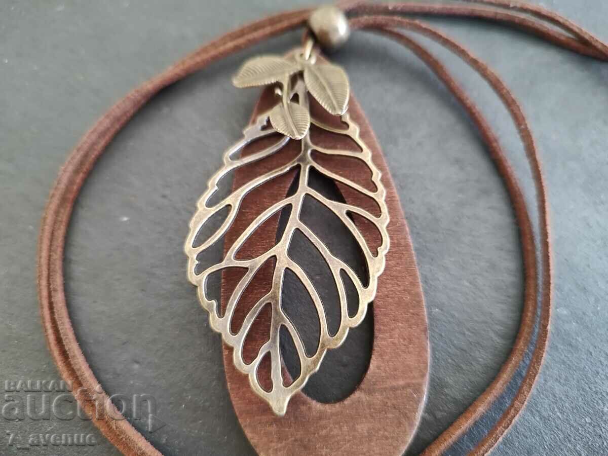 Necklace - interesting, leaf, leaves, 29.09.24 with price 19.00 BGN | € 9.71 Necklace - interesting, leaf, leaves, 29.09.24 with price 19.00 BGN | € 9.71