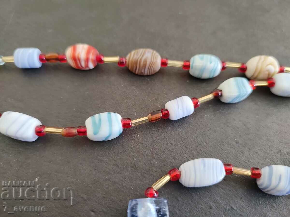 Colier - interesant, verigi din sticla matata, 29.09.24 cu preț 29.00 BGN | € 14.83