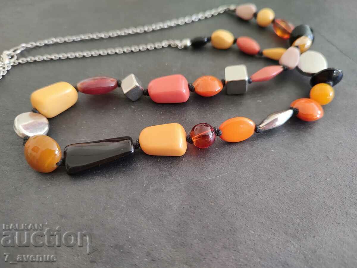 Κολιέ - ενδιαφέρουσες, καλλιτεχνικές πολύχρωμες μονάδες, 29.09.24 με τιμή 49.00 BGN | € 25.05