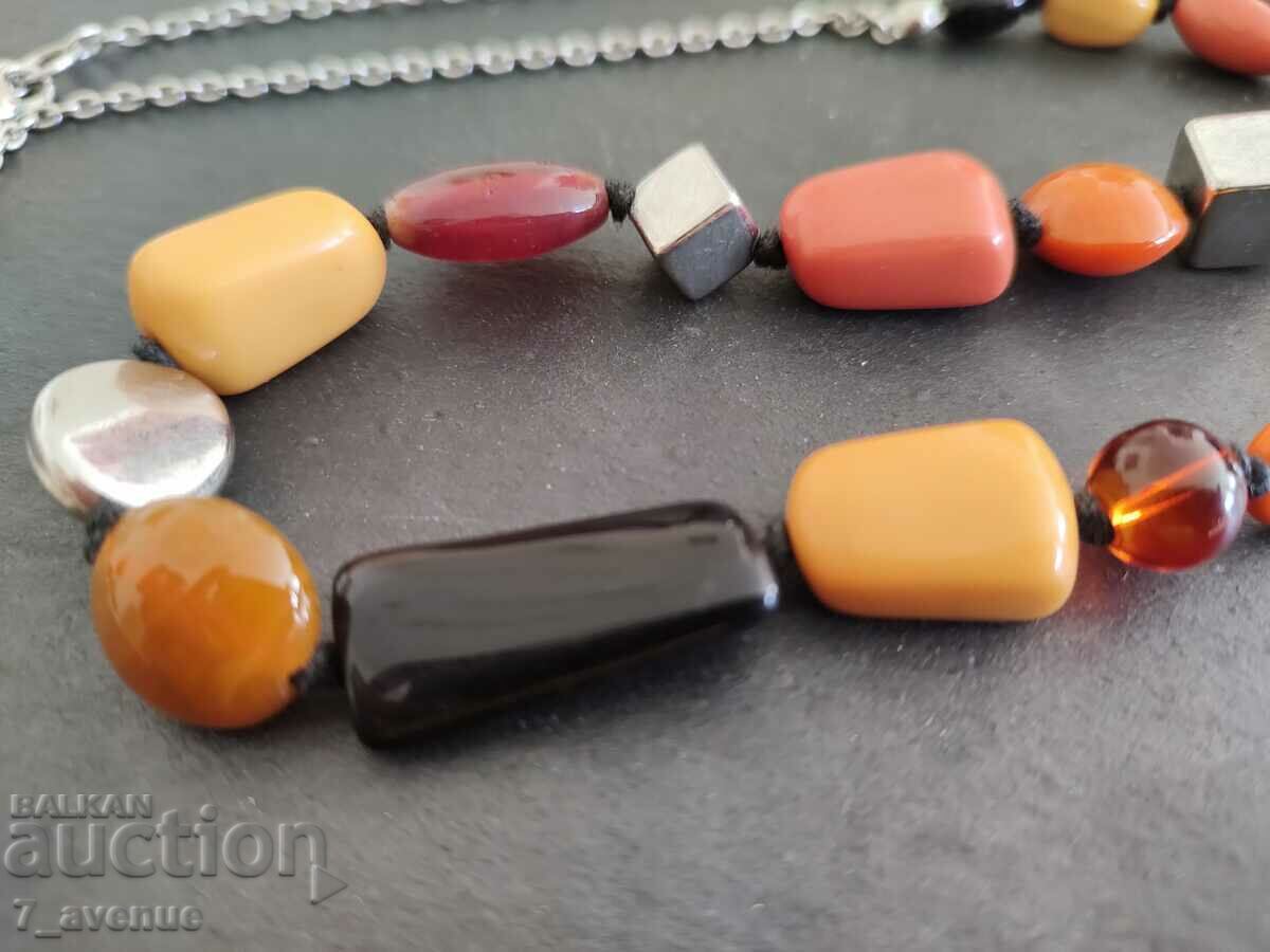 Δημοπρασία Κολιέ - ενδιαφέρουσες, καλλιτεχνικές πολύχρωμες μονάδες, 29.09.24