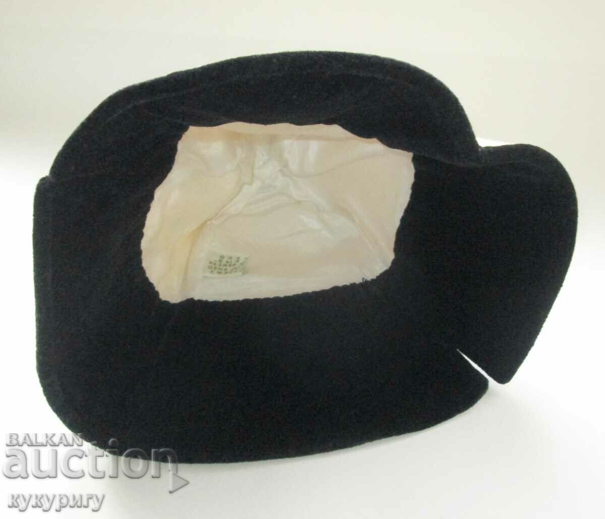 Delivery of Old Russian Olympic cap from the Moscow 80 Olympics