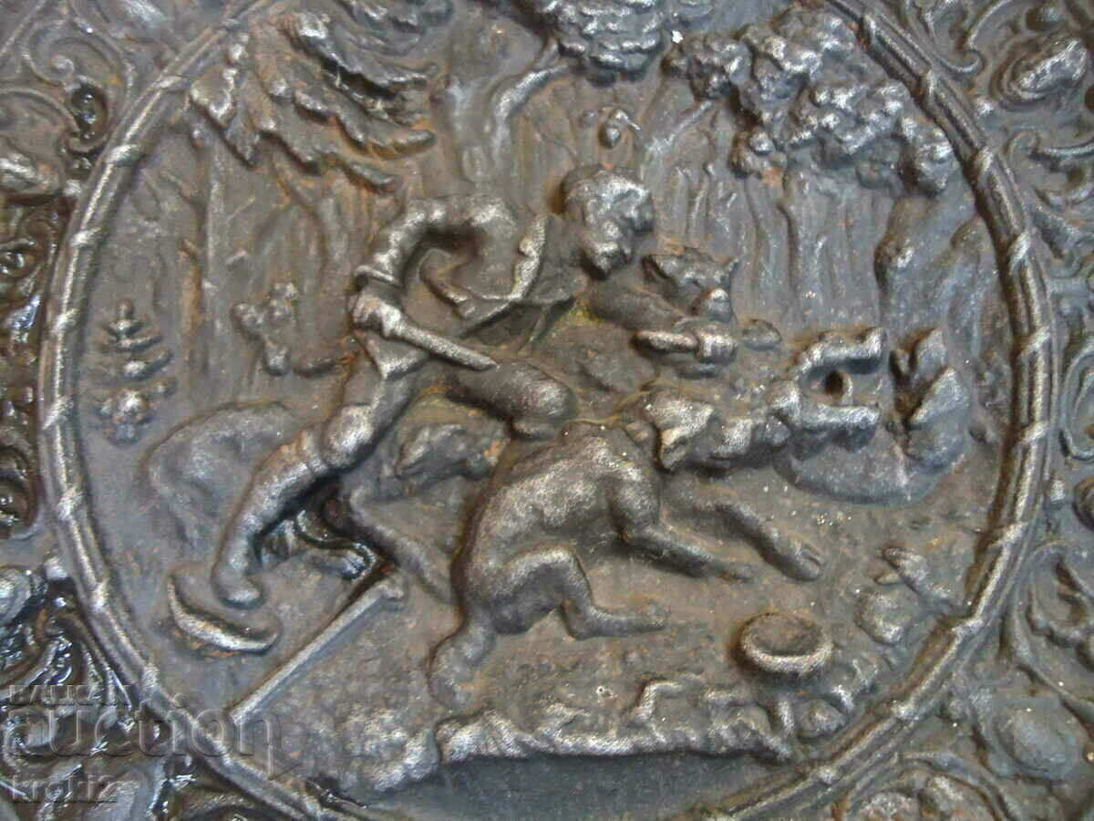 Large massive cast iron panel hunting scene pig hunting with price 85.00 BGN | € 43.46 Large massive cast iron panel hunting scene pig hunting with price 85.00 BGN | € 43.46
