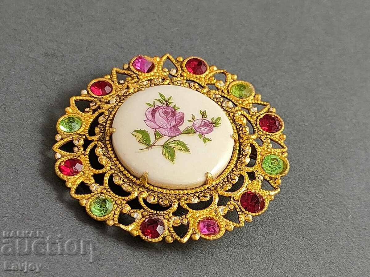 Gilt old porcelain brooch with price 80.00 BGN | € 40.90 Gilt old porcelain brooch with price 80.00 BGN | € 40.90