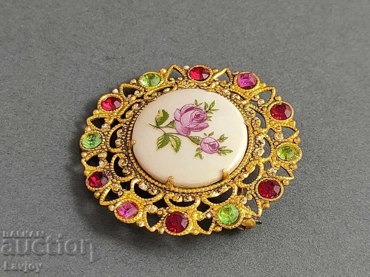 Auction Gilt old porcelain brooch Auction Gilt old porcelain brooch