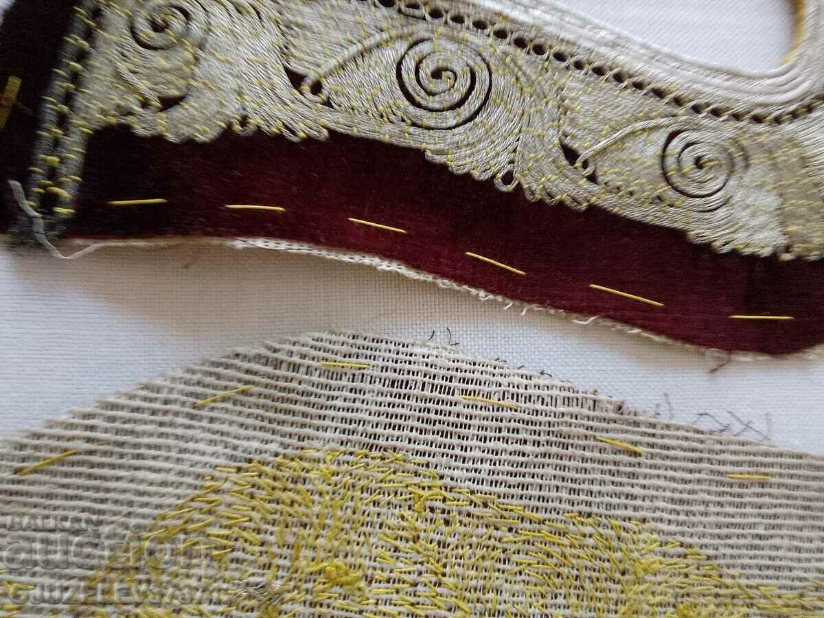 Μοτίβα παντόφλες 19ου αιώνα Κέντημα στο χέρι χρυσό πούλιες σε κόκκινο - 5 Μοτίβα παντόφλες 19ου αιώνα Κέντημα στο χέρι χρυσό πούλιες σε κόκκινο - 5