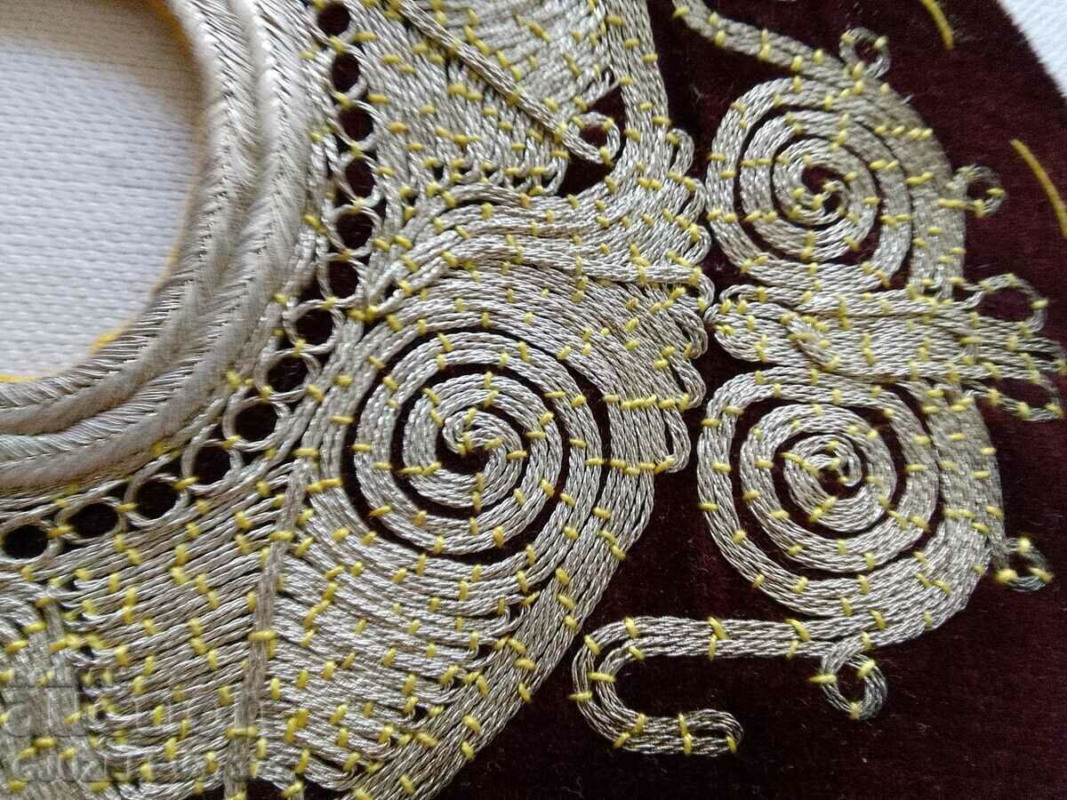 Μοτίβα παντόφλες 19ου αιώνα Κέντημα στο χέρι χρυσό πούλιες σε κόκκινο - 6 Μοτίβα παντόφλες 19ου αιώνα Κέντημα στο χέρι χρυσό πούλιες σε κόκκινο - 6