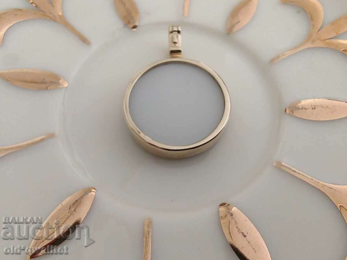 Auction MEDALLION - Gold 375, Picture of stones: Ruby, Amethyst Auction MEDALLION - Gold 375, Picture of stones: Ruby, Amethyst