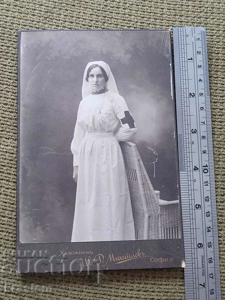 Fotografia Regatului Bulgariei a surorii Bunului Samaritean din 1913