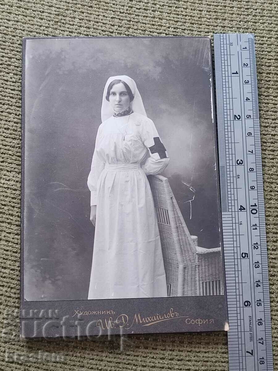 Fotografia Regatului Bulgariei a surorii Bunului Samaritean din 1913