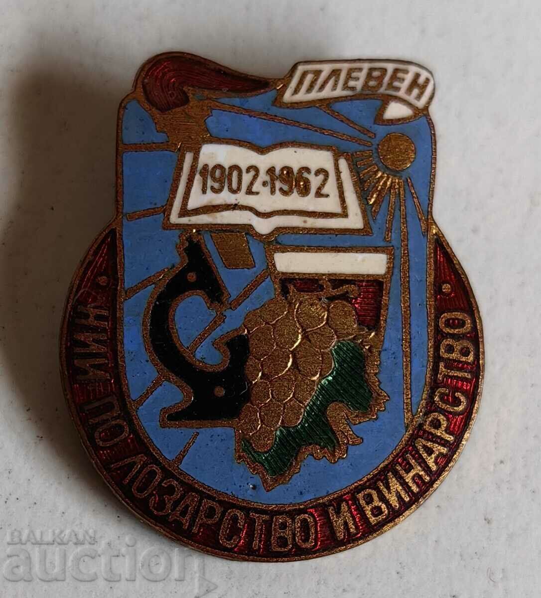 INSTITUTE OF VITIZING AND WINE-MAKING PLEVEN BADGE BADGE with price 179.00 BGN | € 91.52 INSTITUTE OF VITIZING AND WINE-MAKING PLEVEN BADGE BADGE with price 179.00 BGN | € 91.52