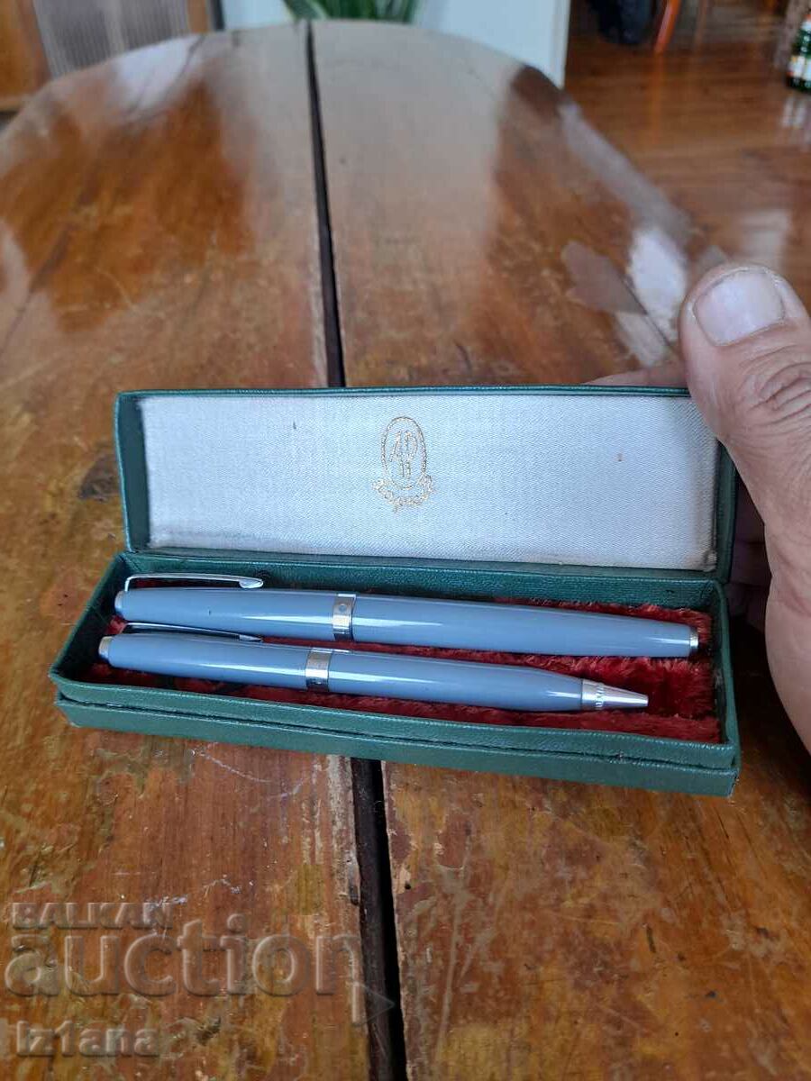 Παλιό σετ στυλό, στυλό Kharkov με τιμή 55.00 BGN | € 28.12 Παλιό σετ στυλό, στυλό Kharkov με τιμή 55.00 BGN | € 28.12