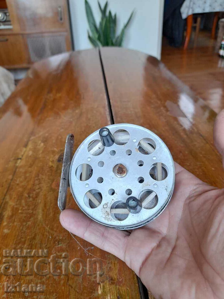 Mulinetă veche de pescuit cu preț 27.00 BGN | € 13.80 Mulinetă veche de pescuit cu preț 27.00 BGN | € 13.80