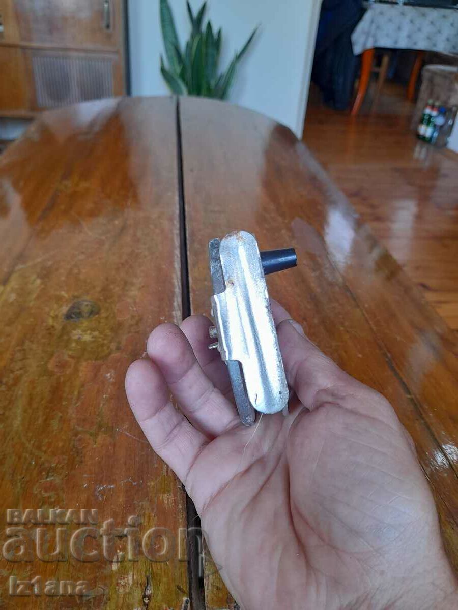 Licitație Mulinetă veche de pescuit Licitație Mulinetă veche de pescuit