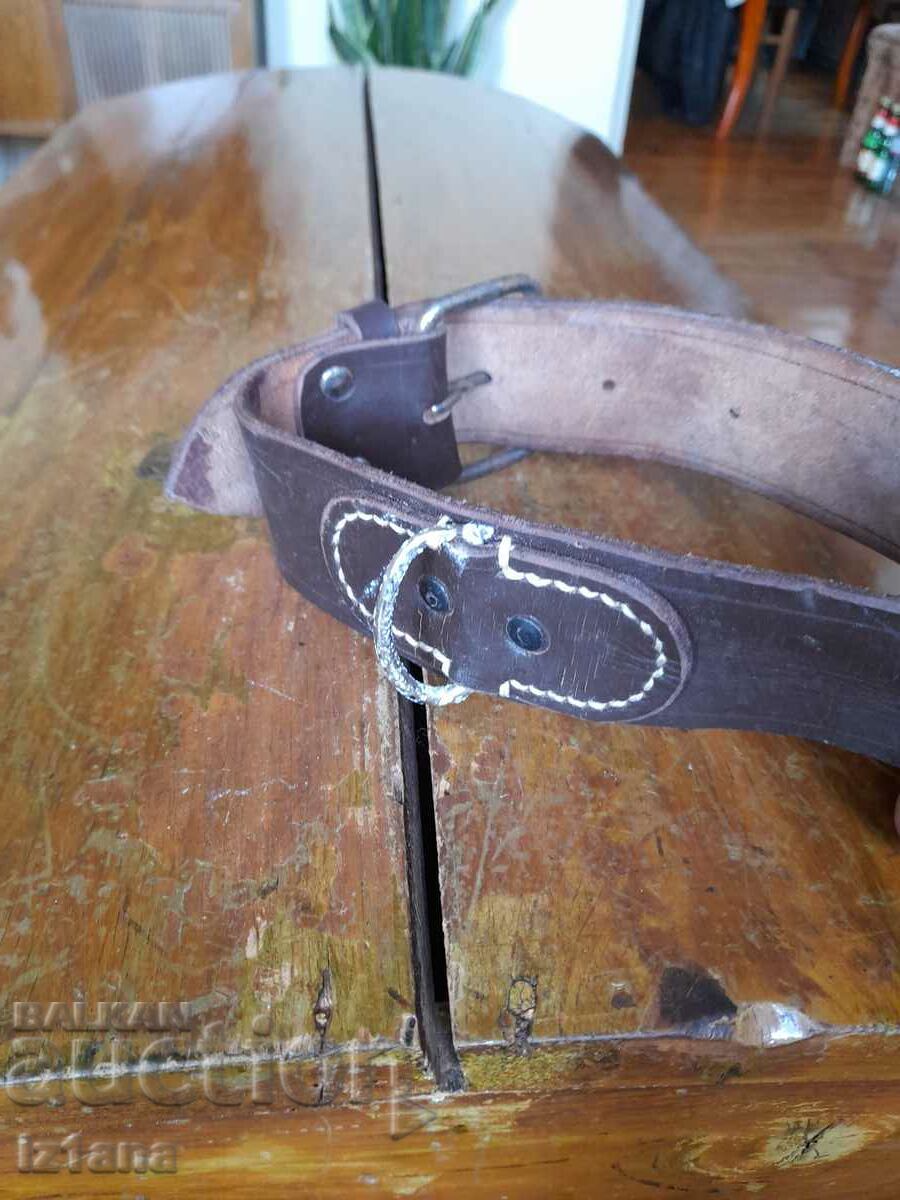 Παράδοση Παλιό δερμάτινο λουρί για κατοικίδια