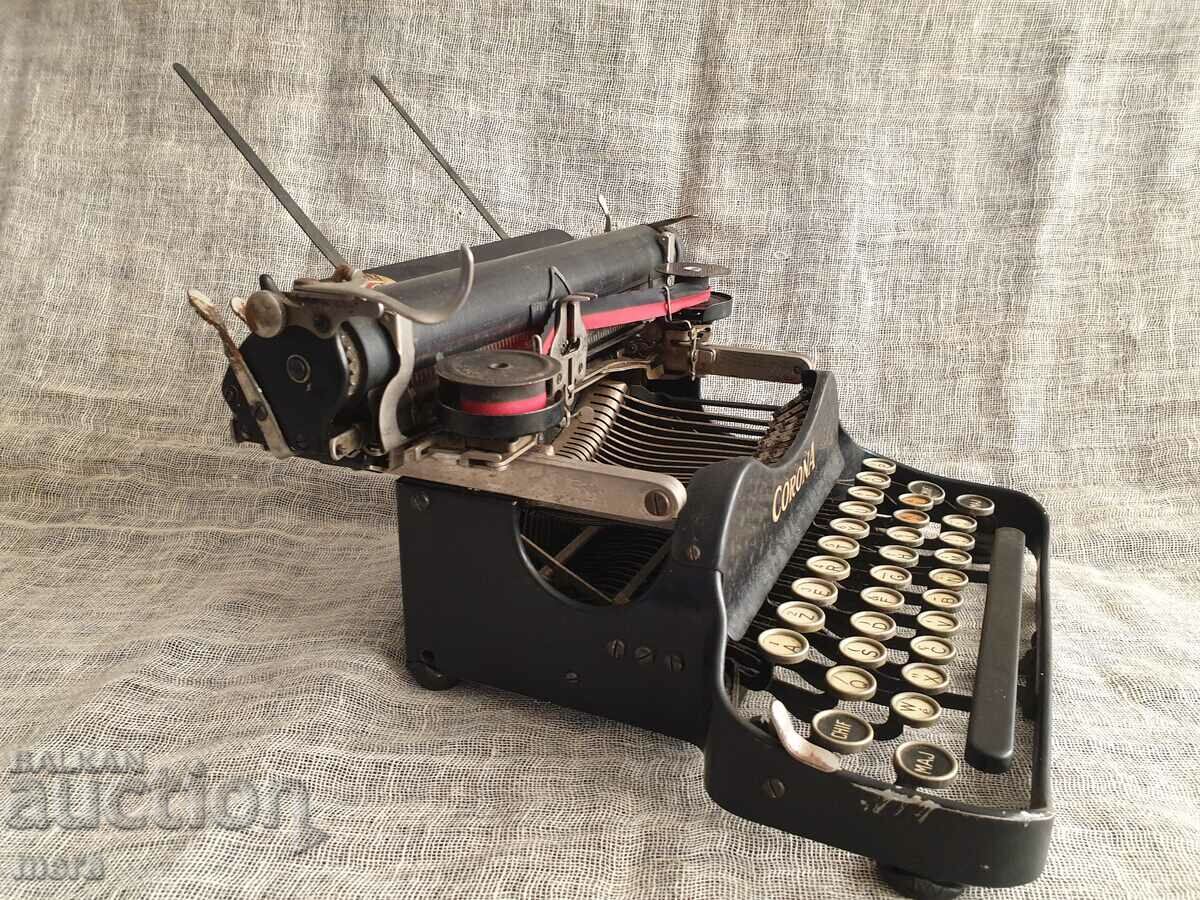 Delivery of Vintage folding compact typewriter-CORONA Delivery of Vintage folding compact typewriter-CORONA