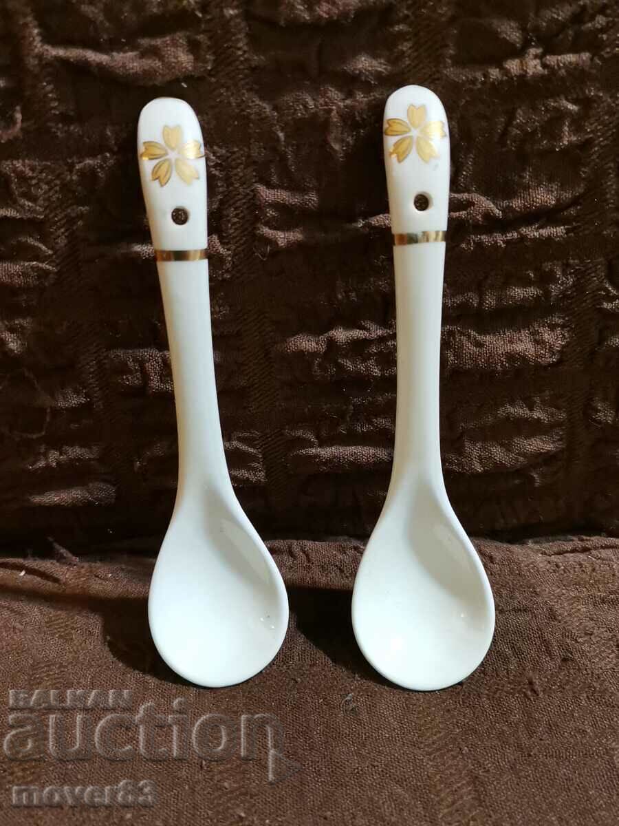 Porcelain spoons. Kit