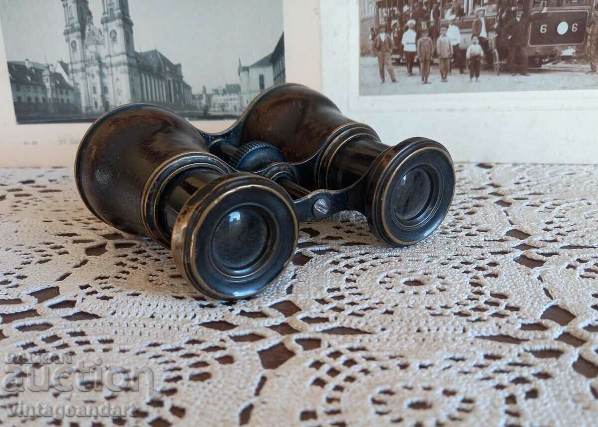 Binoclu antic, conservat, functional cu preț 60.00 BGN | € 30.68 Binoclu antic, conservat, functional cu preț 60.00 BGN | € 30.68