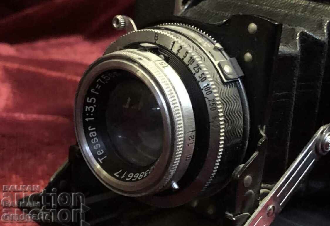 Delivery of Vintage Zeiss Ikon Ikonta 521/16 camera Delivery of Vintage Zeiss Ikon Ikonta 521/16 camera