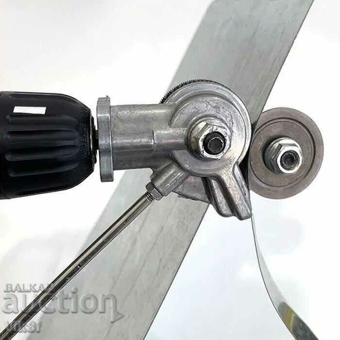 Attachment for cutting metal/sheet metal for screwdriver and drill