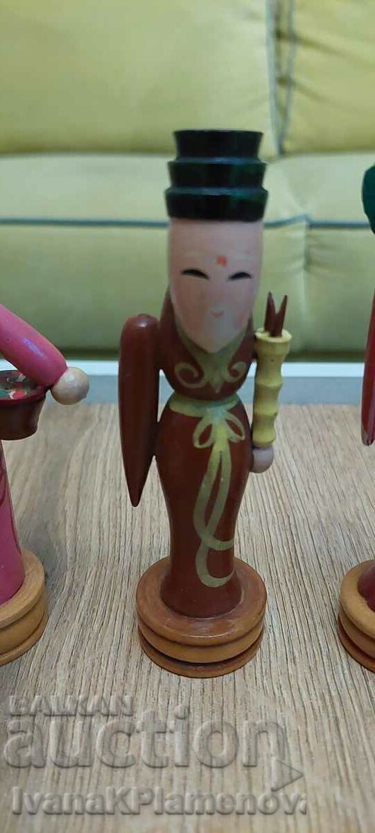 Auction Wooden figurines Auction Wooden figurines