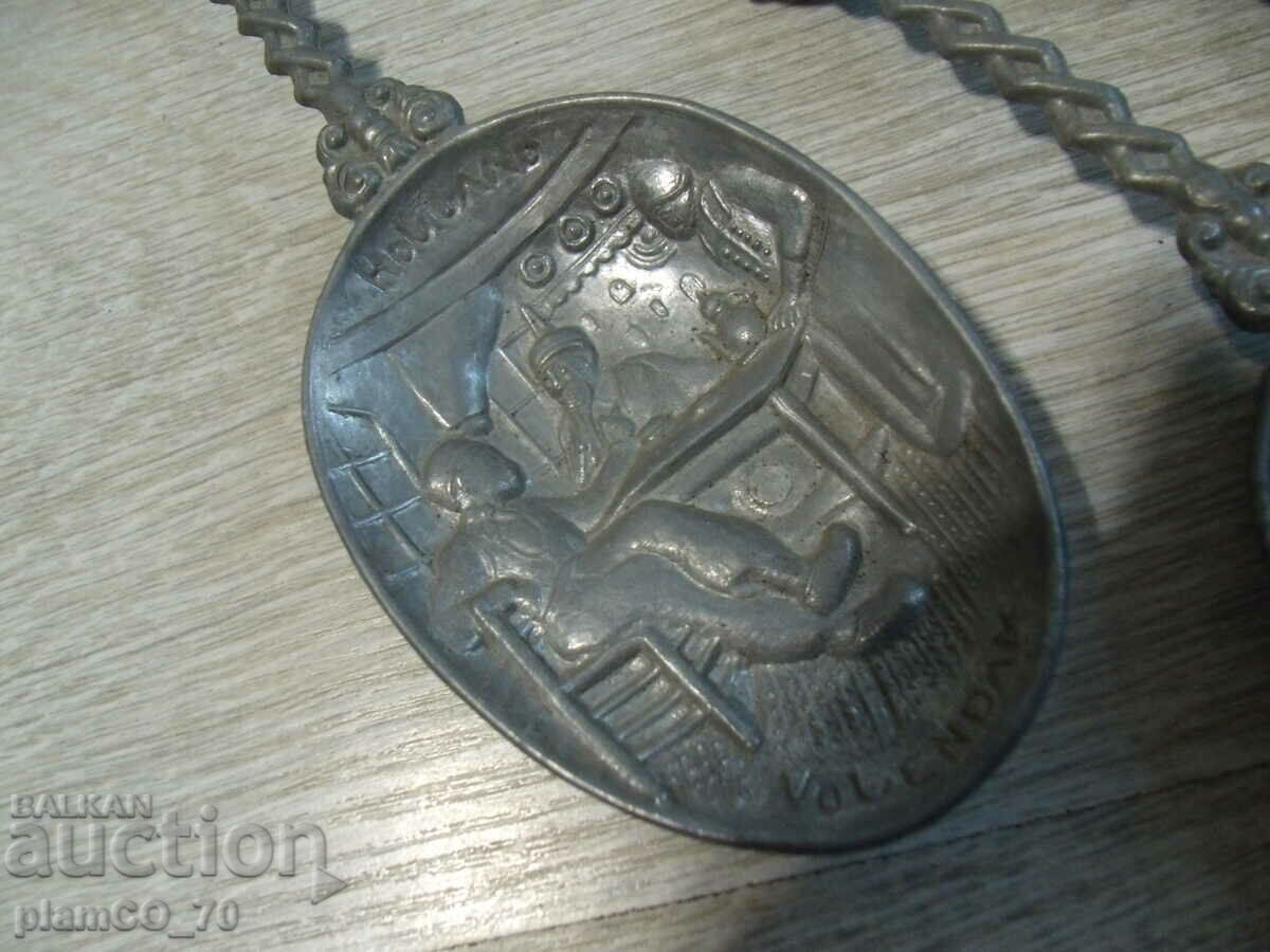 Nr.*7710 linguri vechi din metal/coton - set 6 piese cu preț 60.00 BGN | € 30.68 Nr.*7710 linguri vechi din metal/coton - set 6 piese cu preț 60.00 BGN | € 30.68