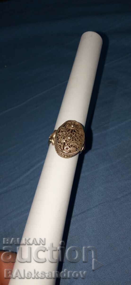 Old filigree ladies ring with price 28.00 BGN | € 14.32 Old filigree ladies ring with price 28.00 BGN | € 14.32