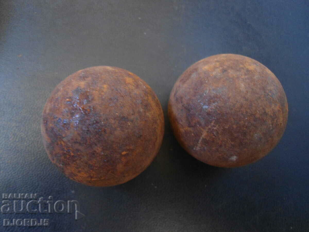 Old cannonballs, 2 pieces