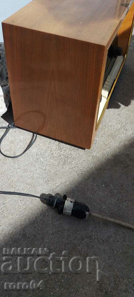 Auction MELODY 2 - EXCELLENT CONDITION Auction MELODY 2 - EXCELLENT CONDITION