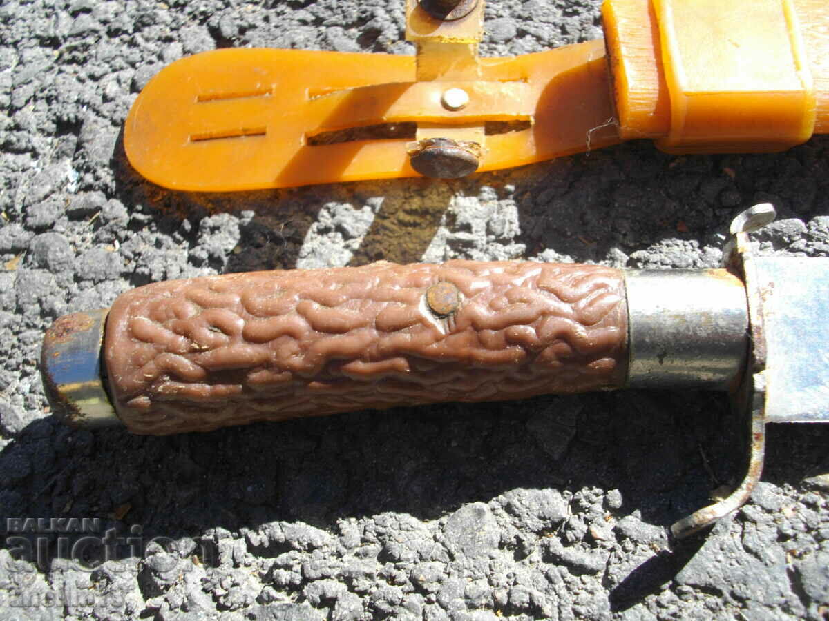 Delivery of OLD BULGARIAN KNIFE WITH KANIA Delivery of OLD BULGARIAN KNIFE WITH KANIA