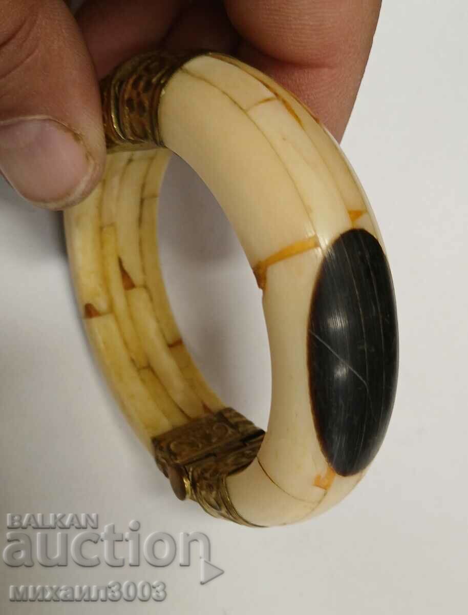 ΒΡΑΧΙΟΛΙ ΠΑΛΙΟ ΕΘΝΟ ΣΤΥΛ ΚΟΚΚΑΛΟ ΚΑΙ ΟΡΕΙΧΑΛΙΚΟ με τιμή 35.00 BGN | € 17.90